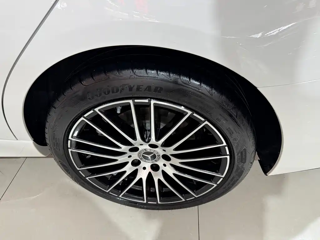 Mercedes-Benz C-Class 2023 — фото 19