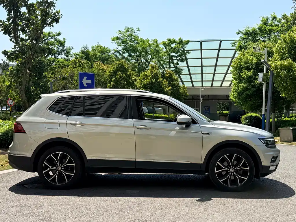 Volkswagen Tiguan L 2019 — фото 4