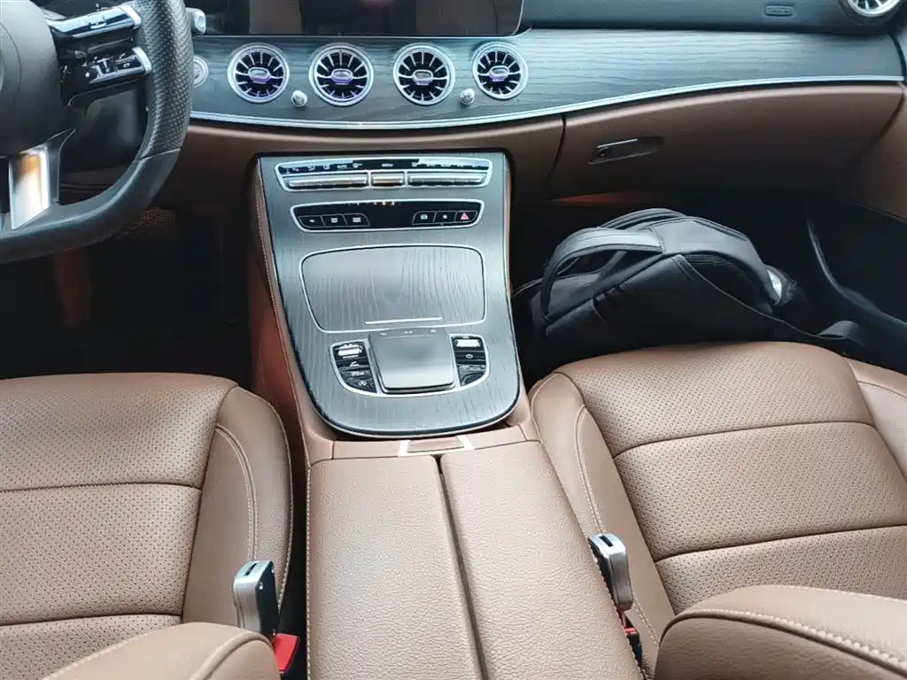 Mercedes-Benz E-Class 2022 — фото 14