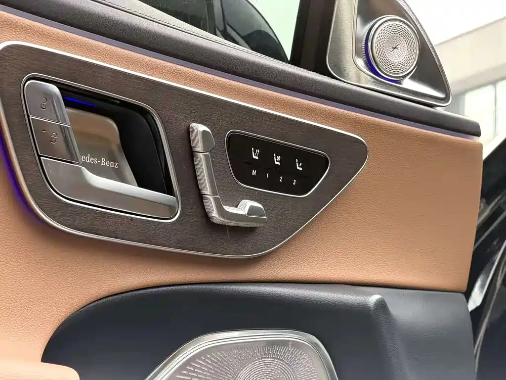 Mercedes-Benz E-Class 2025 — фото 4