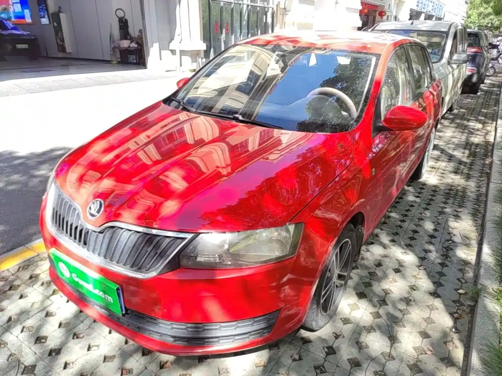 Skoda Rapid Spaceback 2017 — фото 2
