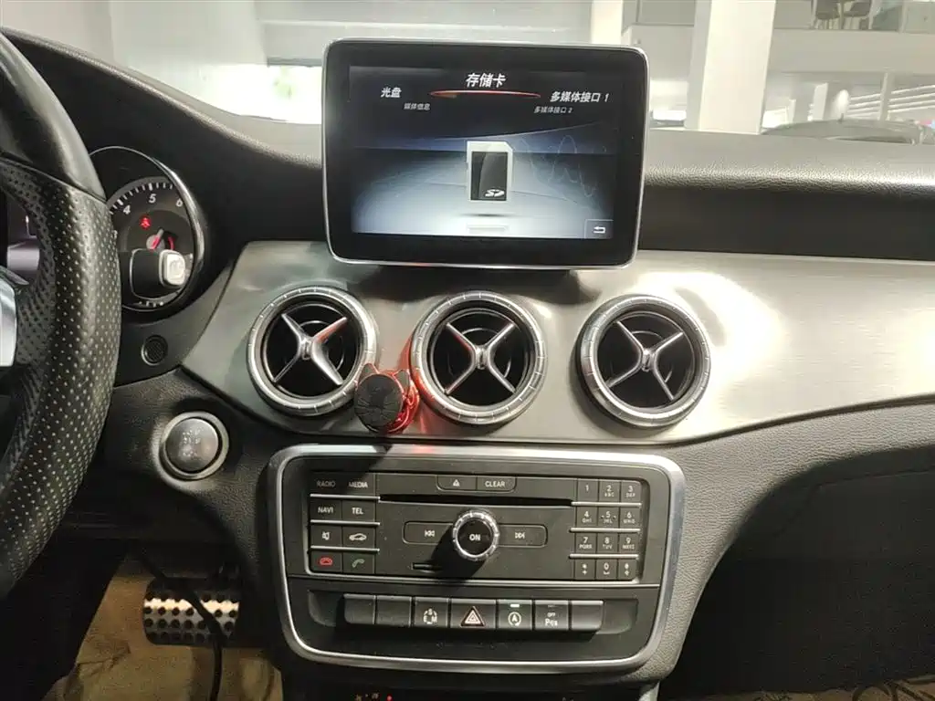 Mercedes-Benz CLA 2015 — фото 13