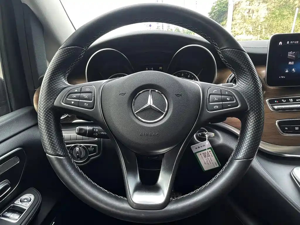 Mercedes-Benz V-Class 2023 — фото 4