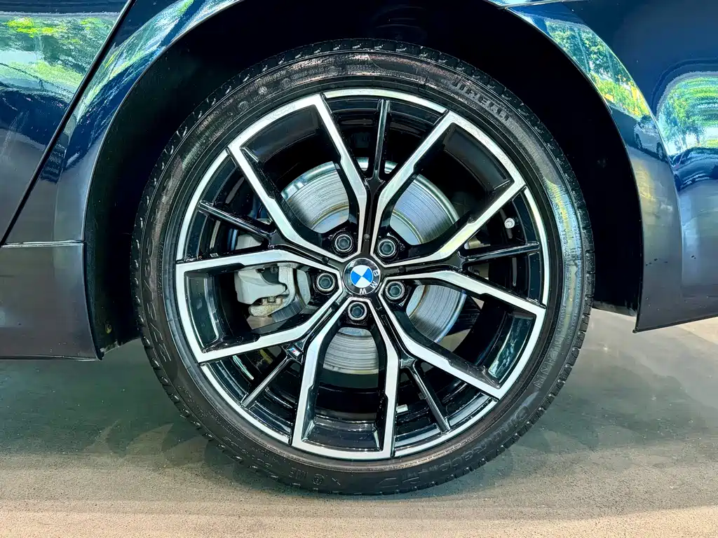 BMW 5 Series 2022 — фото 16