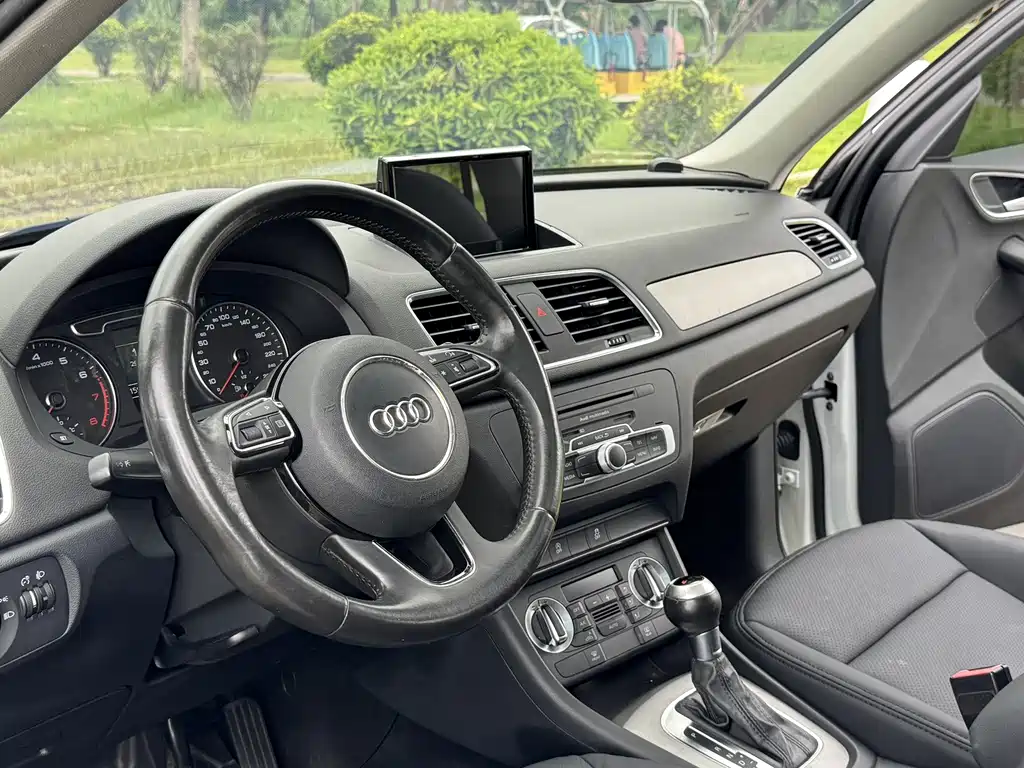 Audi Q3 2015 — фото 13