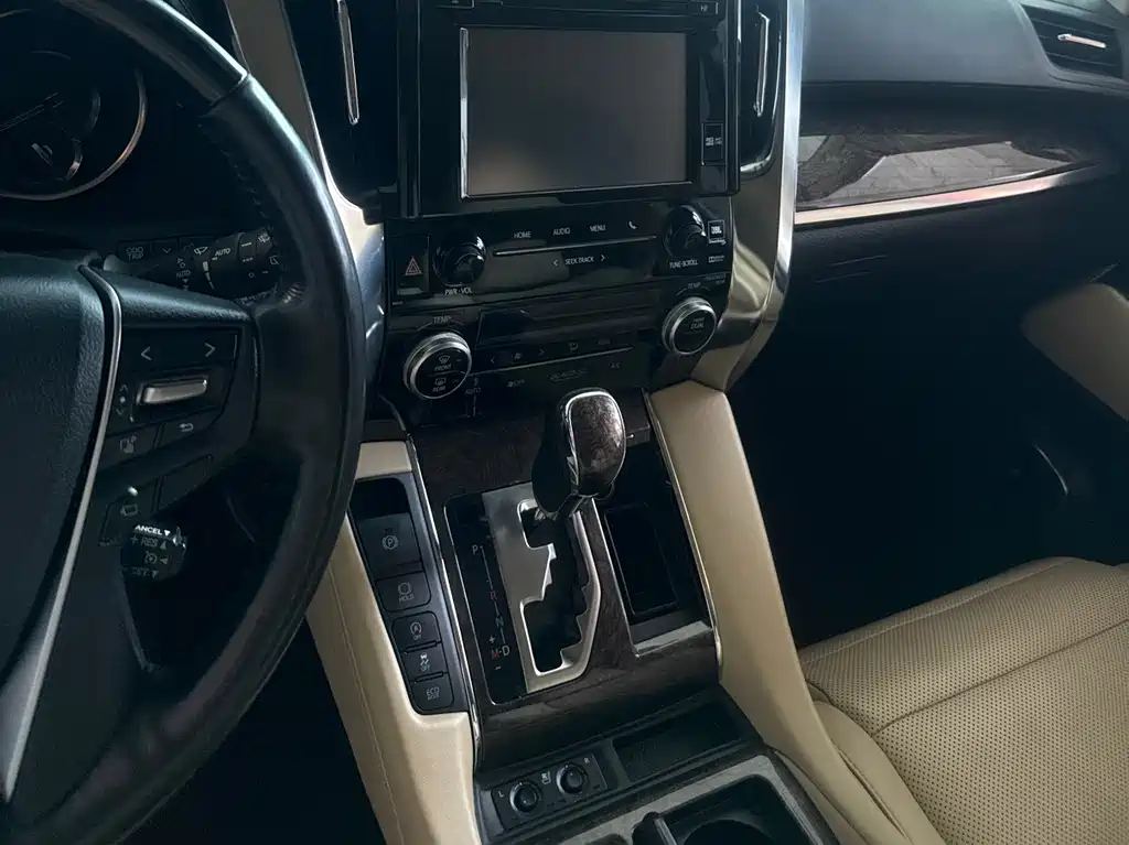 Toyota Alphard 2018 — фото 13