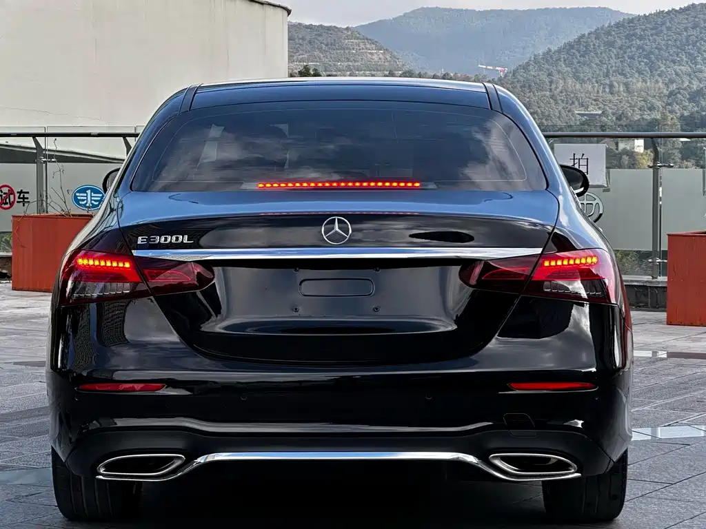 Mercedes-Benz E-Class 2022 — фото 12