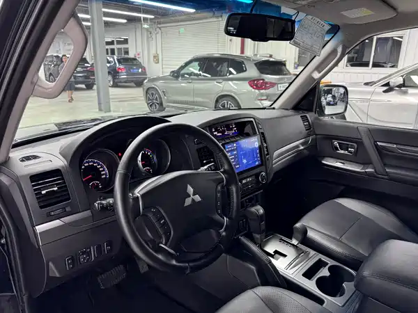 Mitsubishi Pajero 2010