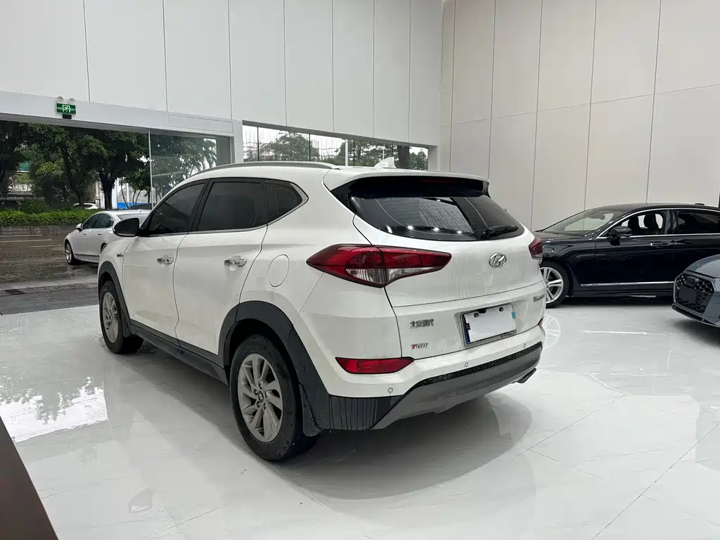 Hyundai Tucson 2017 — фото 9