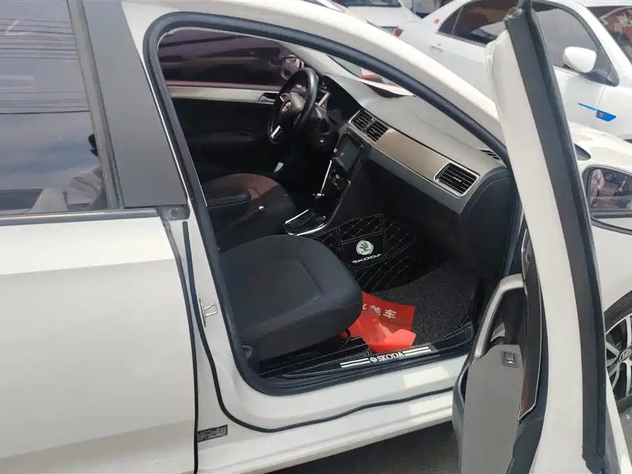 Skoda Rapid Spaceback 2019 — фото 8