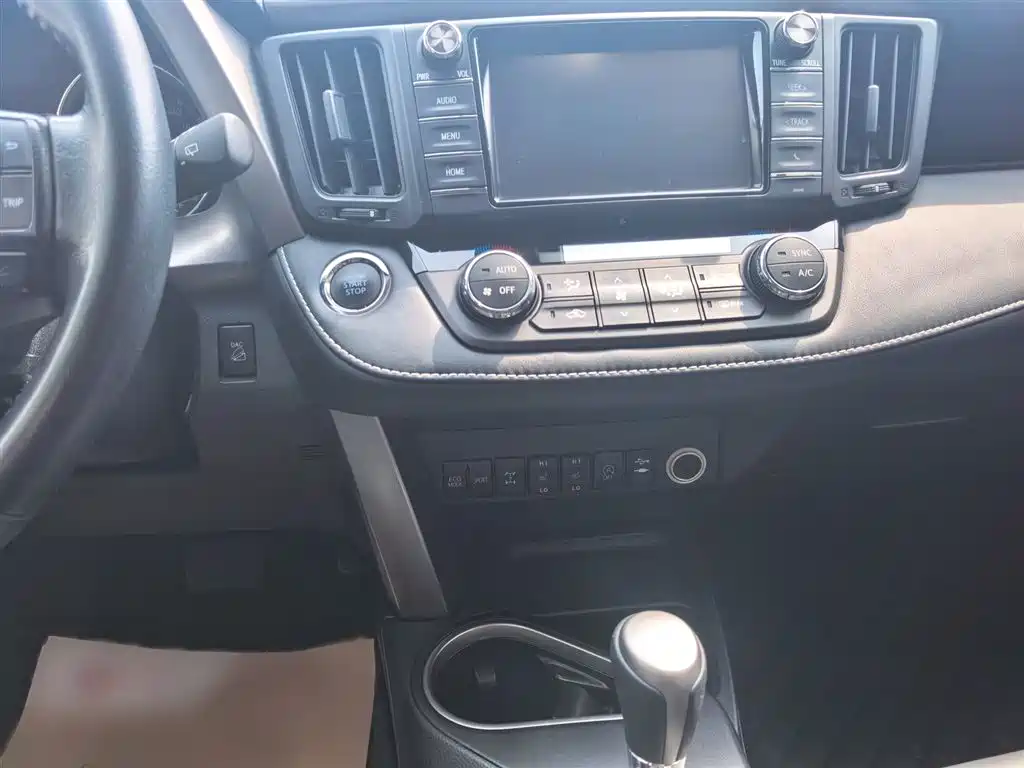 Toyota RAV4 2019 — фото 17