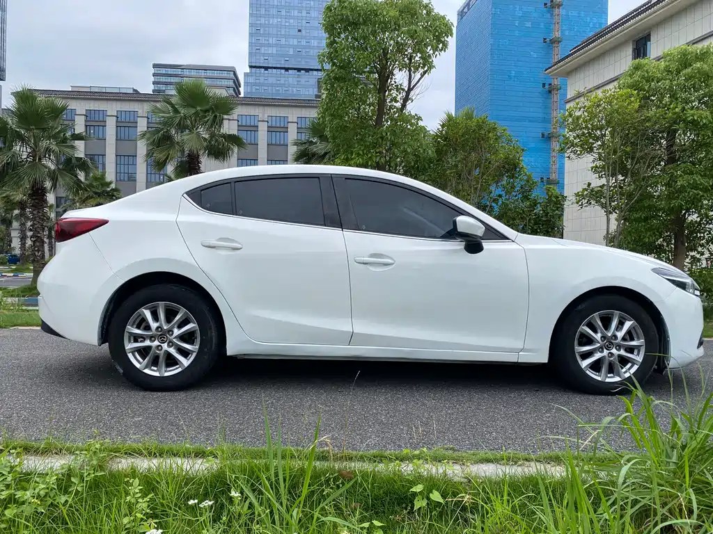 Mazda 3 Axela 2019 — фото 5