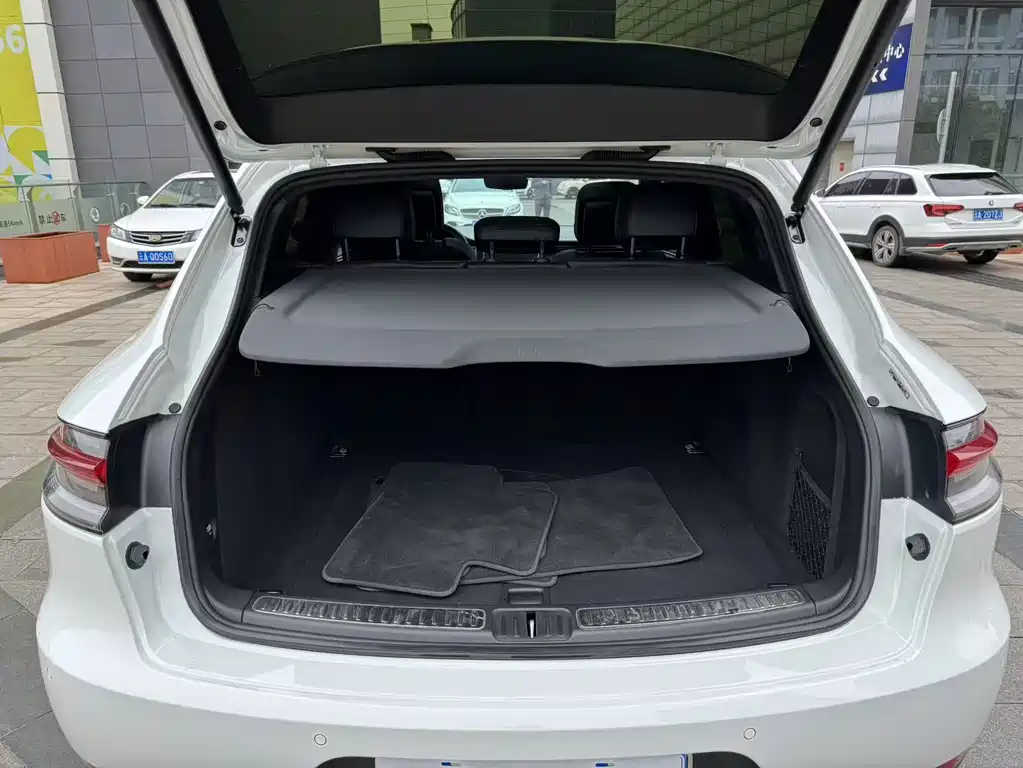 Porsche Macan 2020 — фото 35