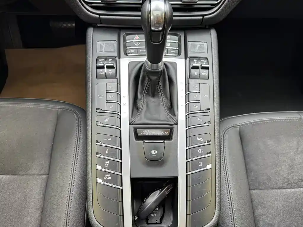 Porsche Macan 2020 — фото 14
