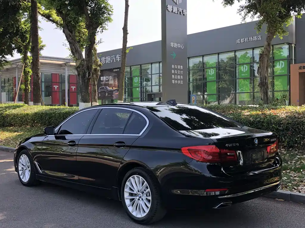 BMW 5 Series 2019 — фото 13