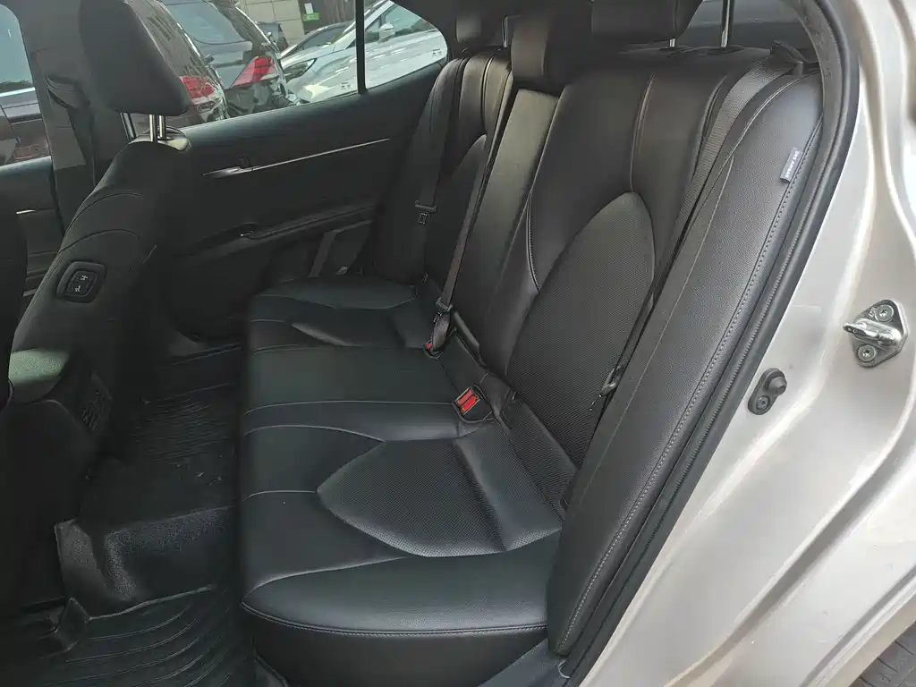 Toyota Camry 2019 — фото 14