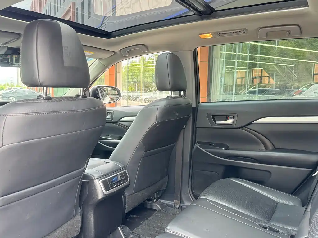 Toyota Highlander 2019 — фото 10