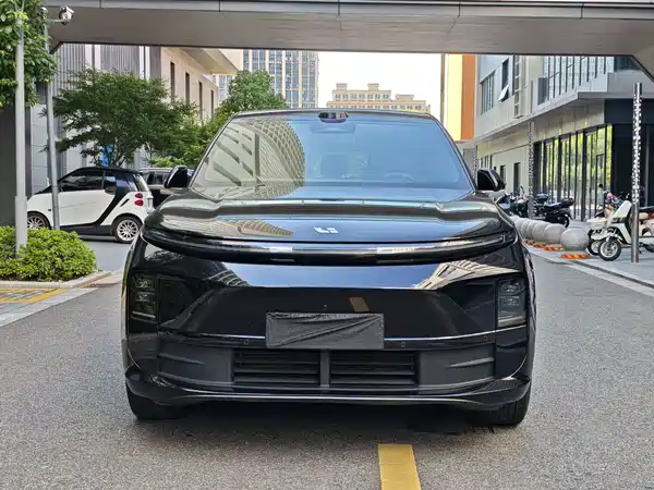 Li Auto L6 2025