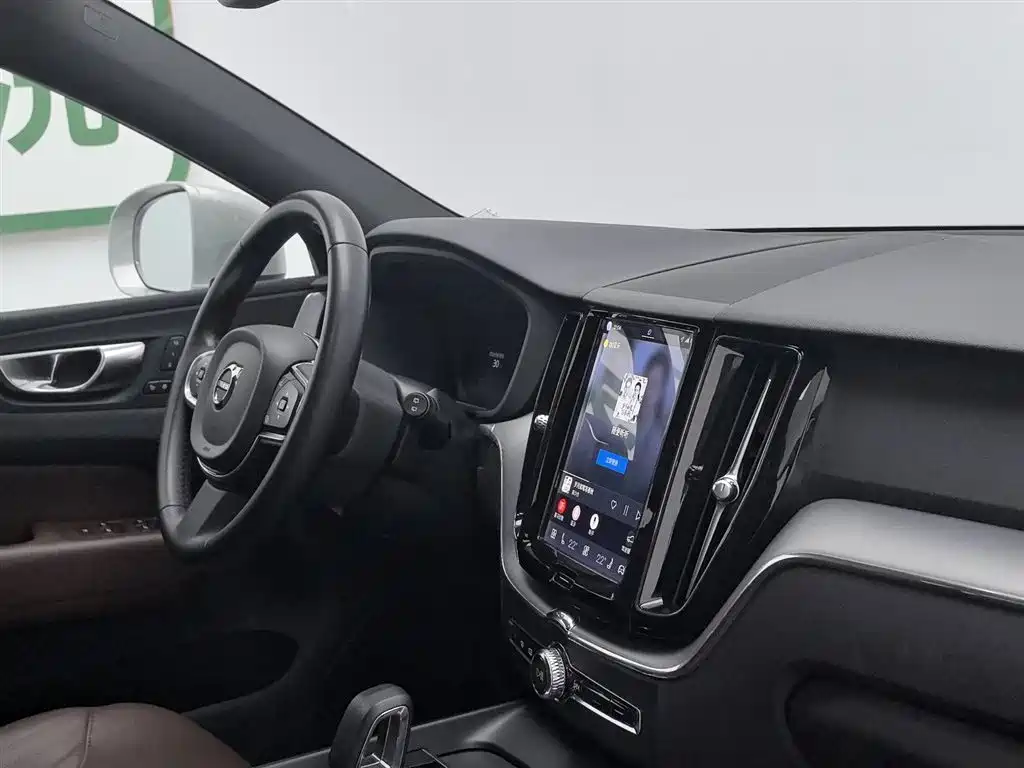 Volvo XC60 2023 — фото 22