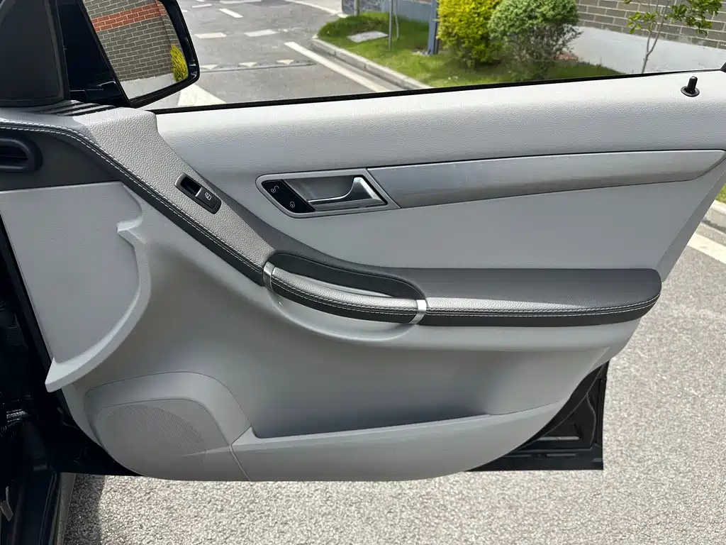 Mercedes-Benz R-Class 2016 — фото 36
