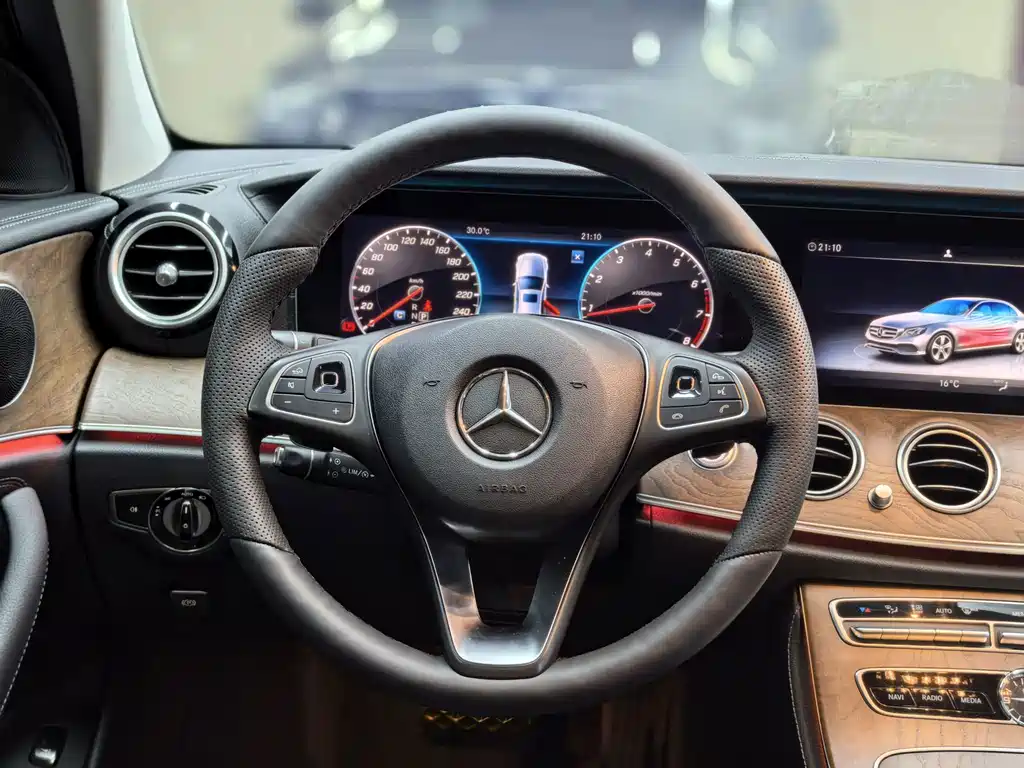 Mercedes-Benz E-Class 2017 — фото 27