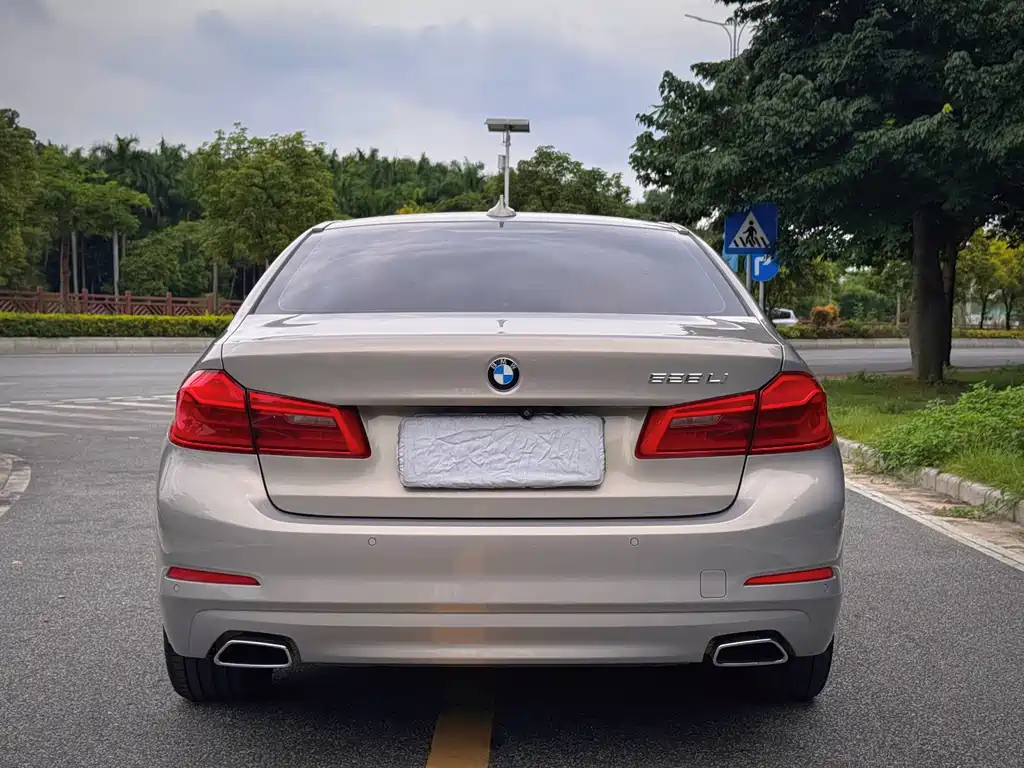 BMW 5 Series 2018 — фото 22