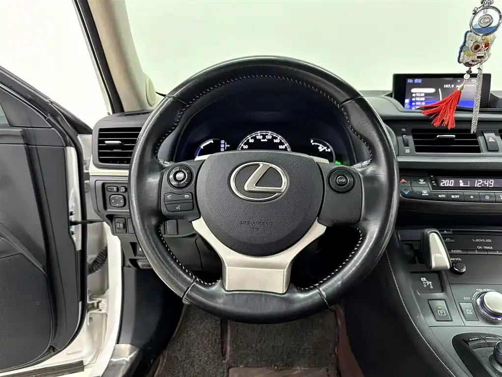 Lexus CT 2017 — фото 17