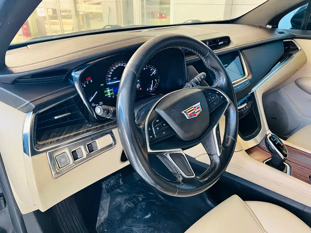 Cadillac XT5 2016 — фото 12