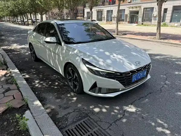 Hyundai Elantra 2023