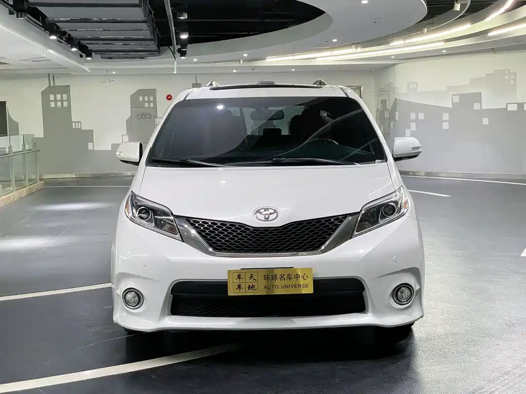 Toyota Sienna 2016 — фото 2