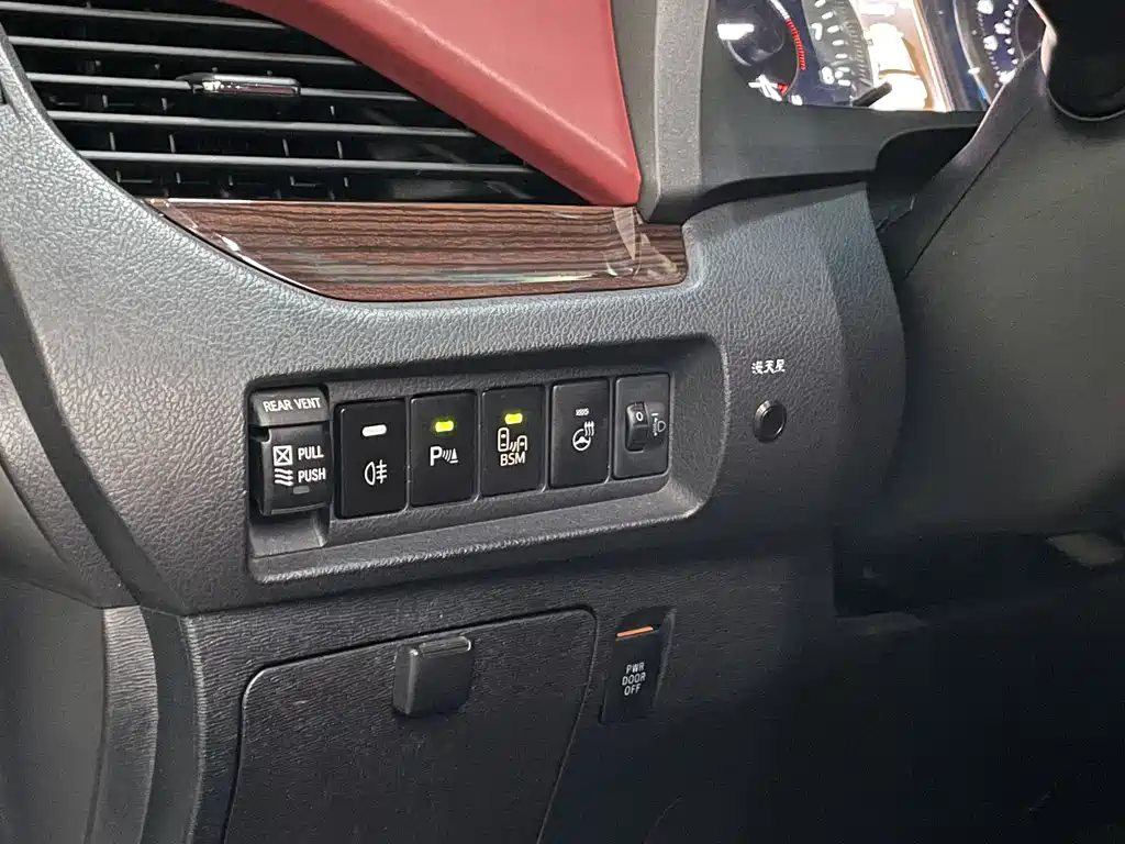Toyota Sienna 2016 — фото 21