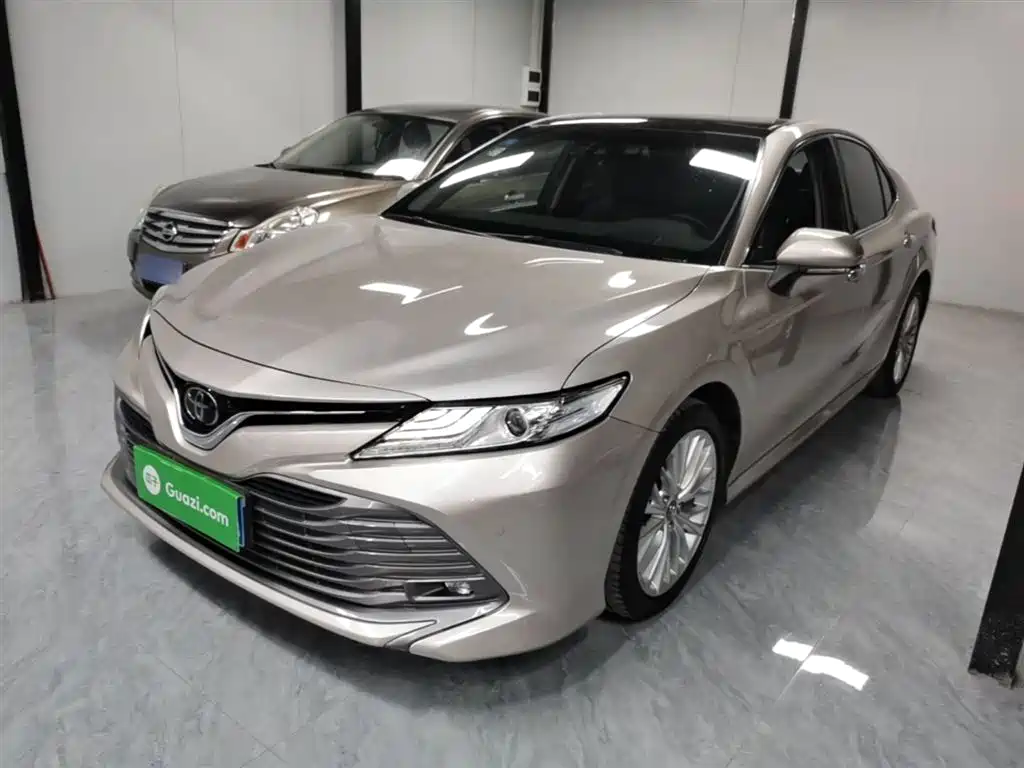 Toyota Camry 2019 — фото 1
