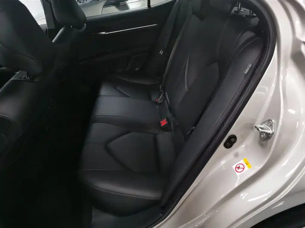 Toyota Camry 2019 — фото 13