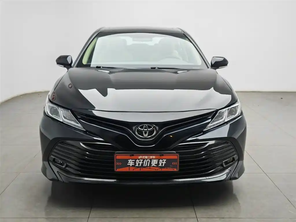 Toyota Camry 2018 — фото 3