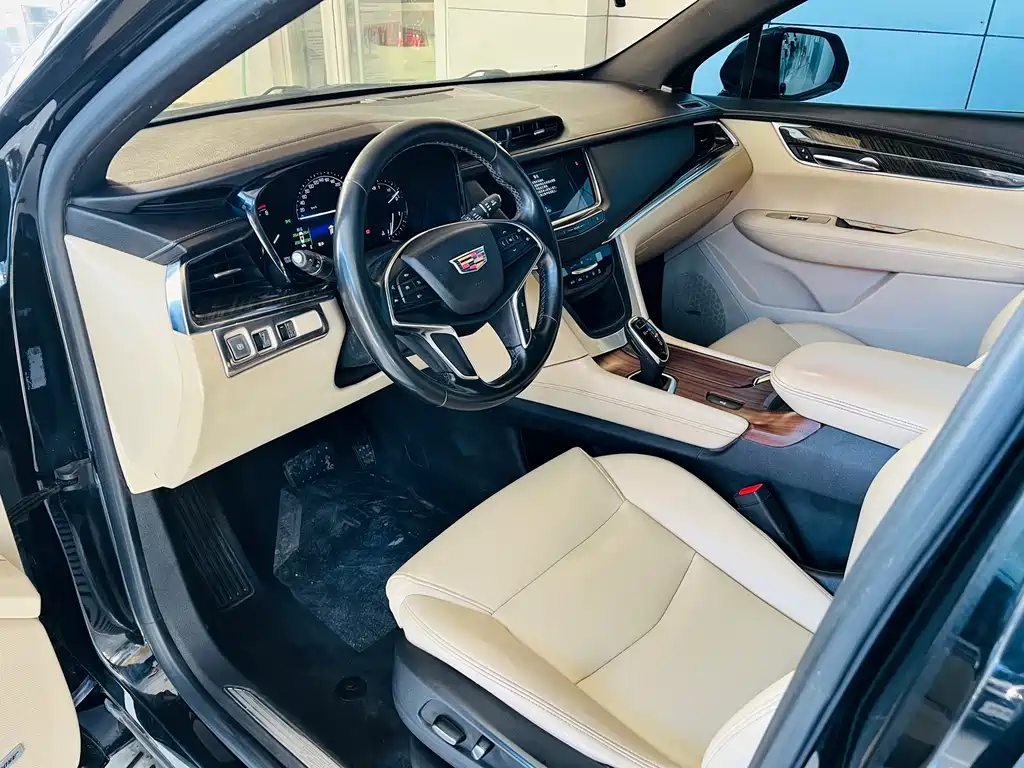 Cadillac XT5 2016 — фото 16