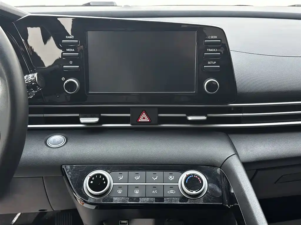 Hyundai Elantra 2023 — фото 31