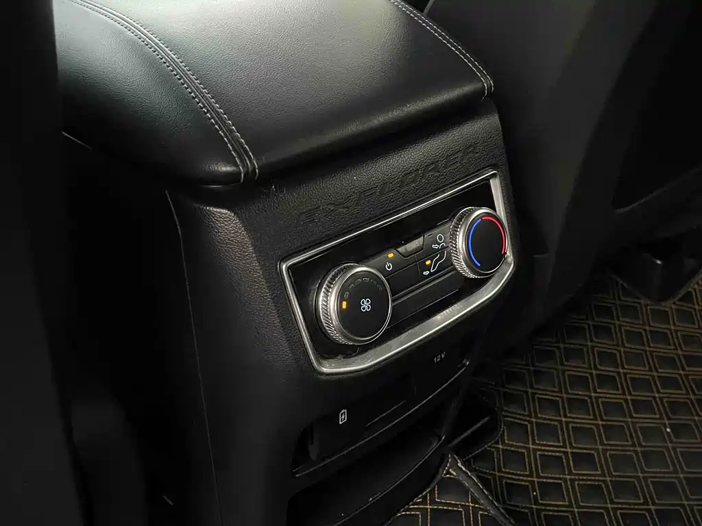 Ford Explorer 2020 — фото 20