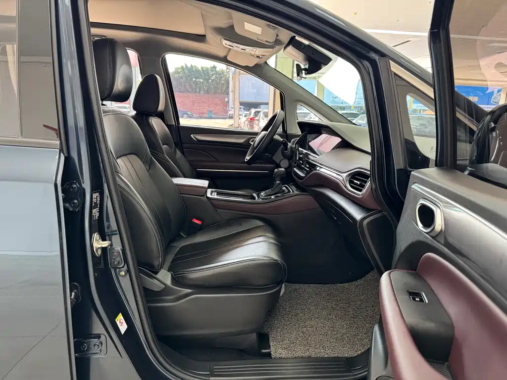 GAC Motor Trumpchi M6 2022 — фото 7