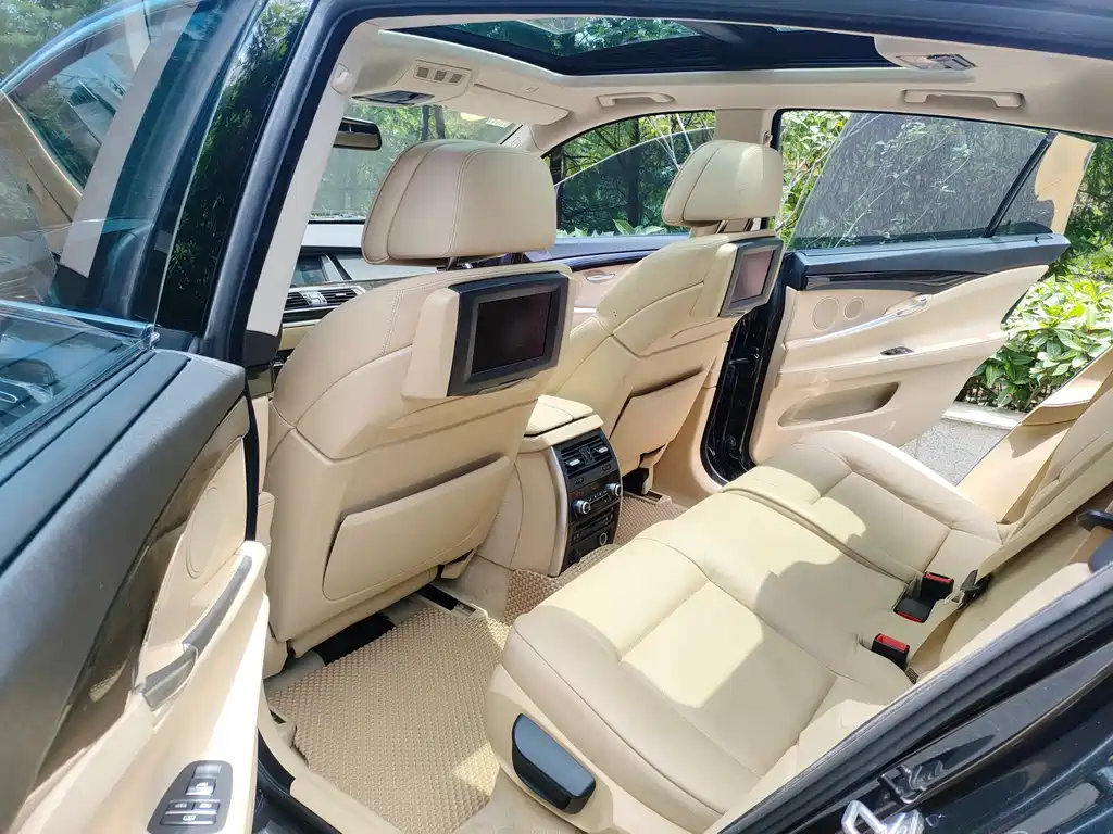 BMW 5 Series GT 2010 — фото 11