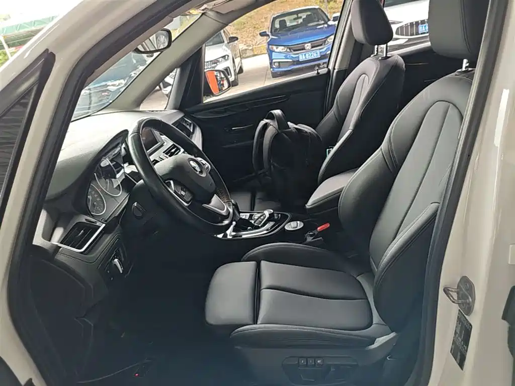 BMW 2 Series Active Tourer 2015 — фото 15
