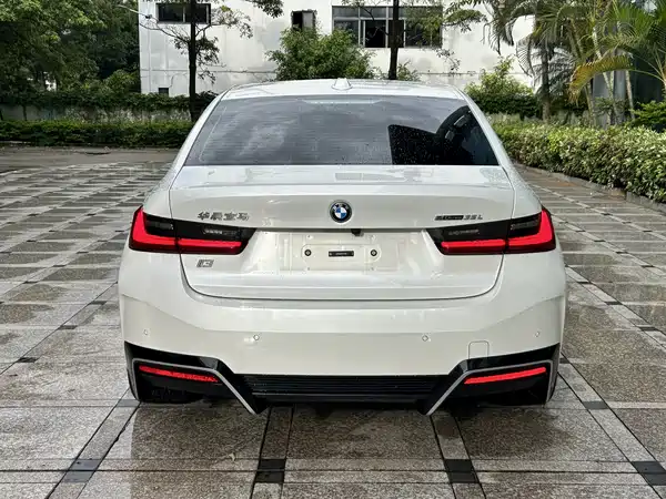 BMW i3 2024
