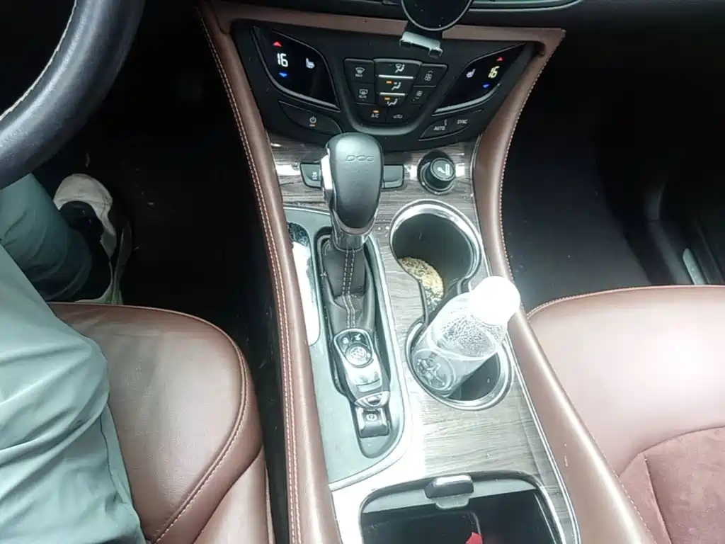 Buick Envision Plus 2017 — фото 10