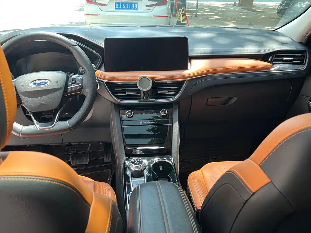 Ford Escape 2020 — фото 10