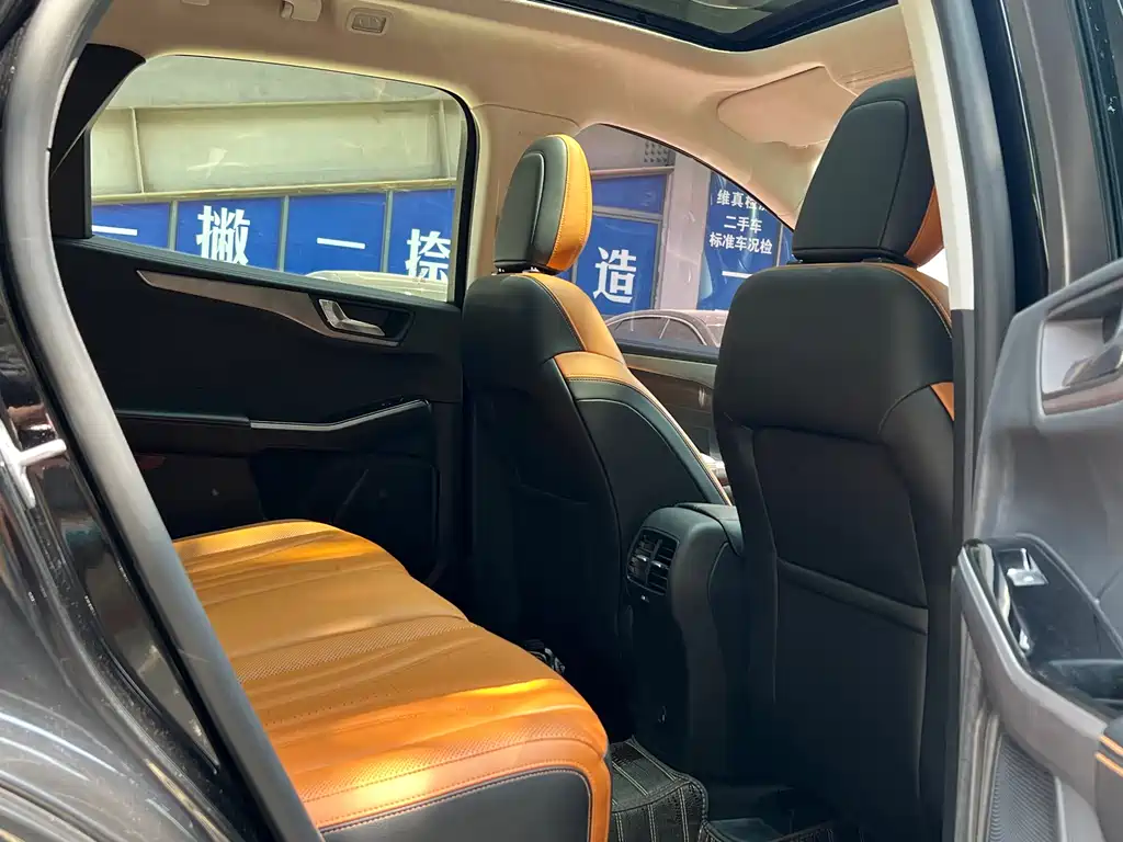 Ford Escape 2020 — фото 12