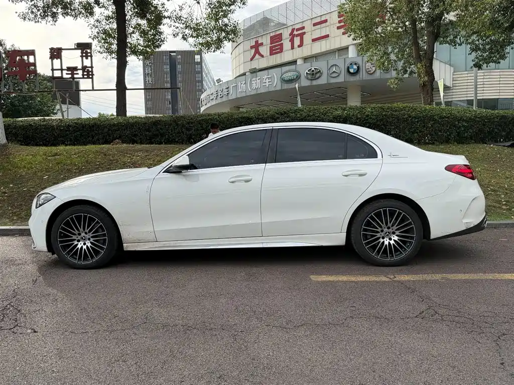 Mercedes-Benz C-Class 2025 — фото 3