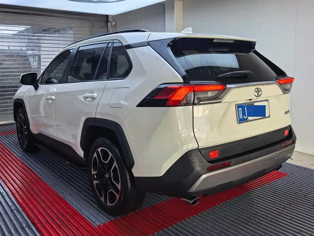 Toyota RAV4 2020 — фото 6