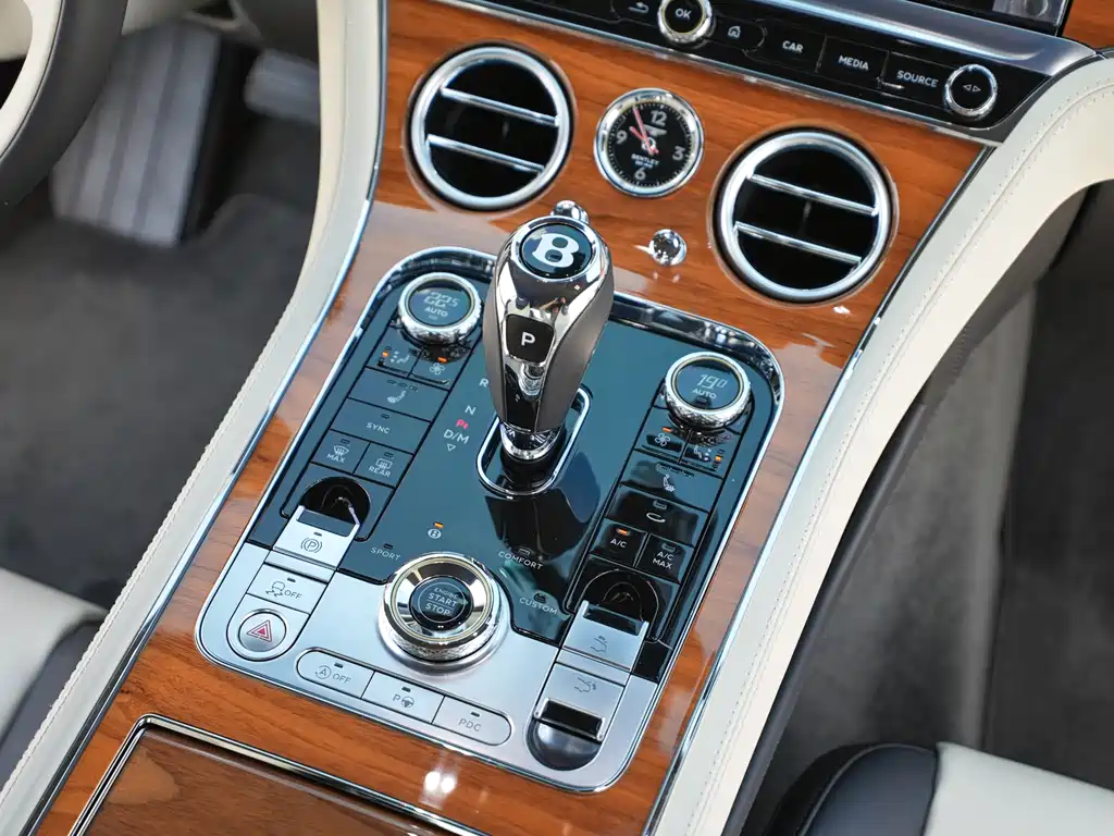 Bentley Continental 2021 — фото 17