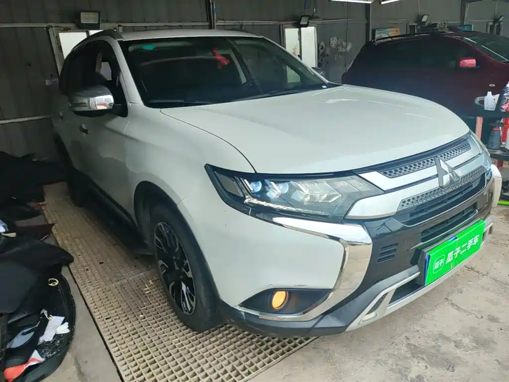 Mitsubishi Outlander 2019 — фото 4