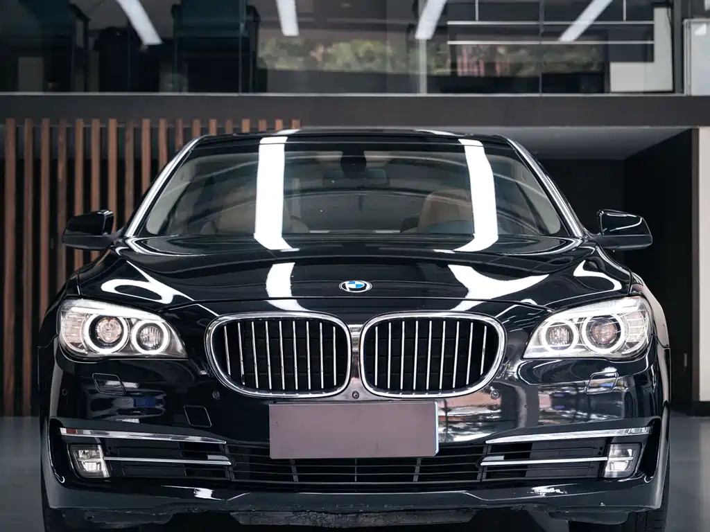 BMW 7 Series 2011 — фото 2