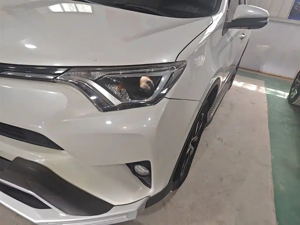 Toyota RAV4 2019 — фото 24